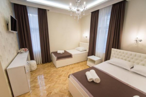 Center Deluxe Garni Hotel